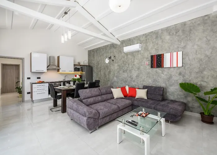 Villa Desapemani With Heated Pool