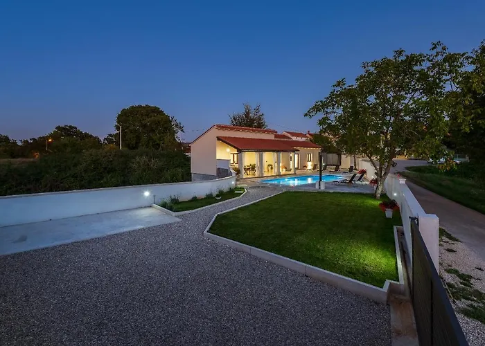 Villa Desapemani With Heated Pool
